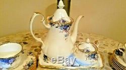 1987 ROYAL ALBERT Moonlight Rose Bone China 6 Place Setting withTeapot 21 pieces
