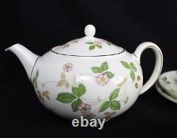 21 pcs Wedgwood WILD STRAWBERRY Teapot Cake PLATE Cups Saucers SUGAR Creamer