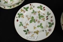 21 pcs Wedgwood WILD STRAWBERRY Teapot Cake PLATE Cups Saucers SUGAR Creamer