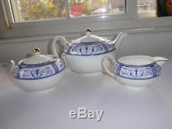25 pc WEDGWOOD GRECIAN BLUE CHINA TEA SET TEAPOT CREAMER SUGAR FOOTED C/S PLATES