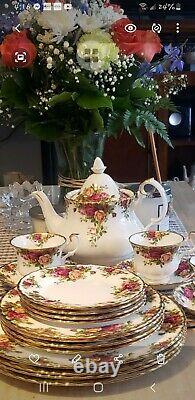63 pcs Royal Albert old country roses Set of 12 with teapot made in England