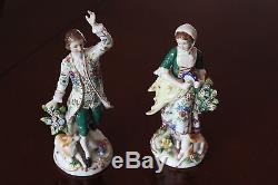 A pair of early English Chelsea porcelan firgurines, 8
