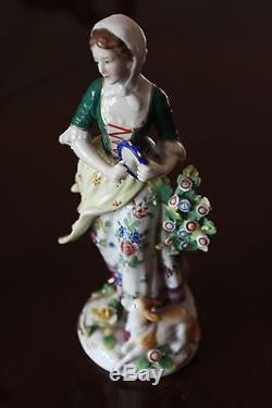 A pair of early English Chelsea porcelan firgurines, 8
