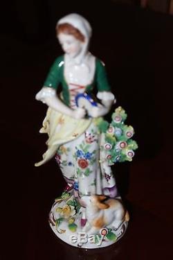 A pair of early English Chelsea porcelan firgurines, 8