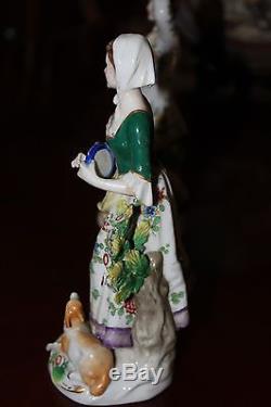 A pair of early English Chelsea porcelan firgurines, 8