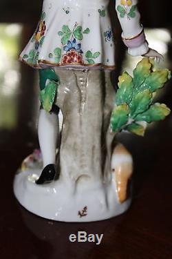 A pair of early English Chelsea porcelan firgurines, 8