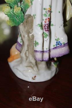 A pair of early English Chelsea porcelan firgurines, 8