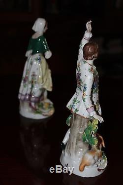 A pair of early English Chelsea porcelan firgurines, 8