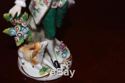 A pair of early English Chelsea porcelan firgurines, 8