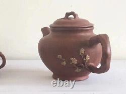 A set of fine purple clay teapot and Tea Bowl