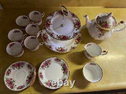 Antique/Vintage royal albert made in England 1962 old country Roses tea pot set