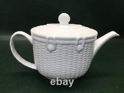 Beautiful Set WEDGWOOD Nantucket Tea Pot, Sugar and Creamer Bone China England