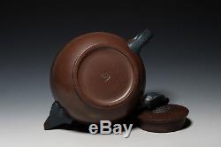Chinese Yixing clay handmade zisha tea pot signed