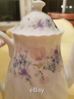 Fine China Wedgewood white floral Angela tea set 17 pc Vintage New