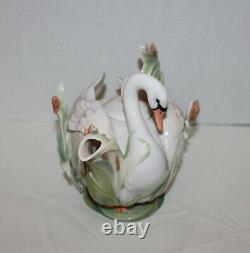 Franz Southern Splendor Swan Sculptured Porcelain Teapot Kathy Ireland