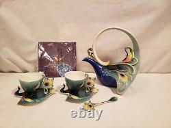 Kathy Ireland by Franz Peacock Tea Set -1 Spoon, Cups & Saucers, Teapot, Vibrant