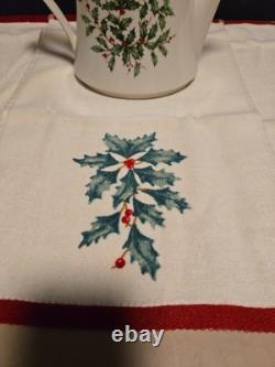 LENOX HOLIDAY DIMENSION IVORY TEAPOT COFFEE POT HOLLY BERRIES 3 Finger Tip To
