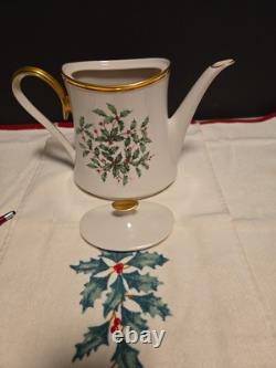 LENOX HOLIDAY DIMENSION IVORY TEAPOT COFFEE POT HOLLY BERRIES 3 Finger Tip To