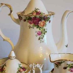 Old country Roses, 6 pieces teapot sugar, creamer and plate, 1962