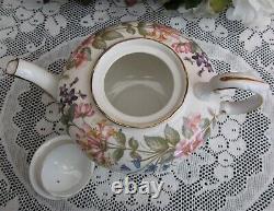 Paragon'COUNTRY LANE 24 piece (6 place Set) Tea Set (incl. Teapot) V. G. Cond