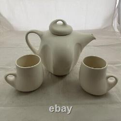 Peter Saenger Modernist White Signed Teapot and 2 cups