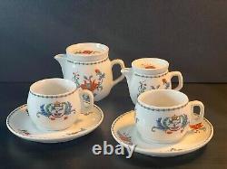 Porcelaine de Paris 2 cups and saucers Milk Pot and Tea Pot. Pattern Thick. Vin