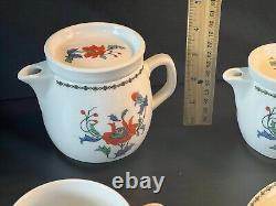 Porcelaine de Paris 2 cups and saucers Milk Pot and Tea Pot. Pattern Thick. Vin