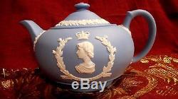 RARE 1953 WEDGWOOD JASPERWARE QUEEN ELIZABETH II TEAPOT, CREAMER & SUGAR BOWL