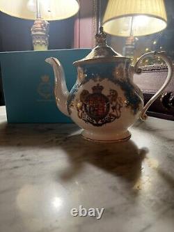 ROYAL COLLECTION TRUST British Royal Family Coat of Arms Lg 5-Cup Teapot withBox