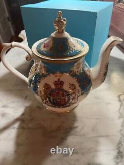 ROYAL COLLECTION TRUST British Royal Family Coat of Arms Lg 5-Cup Teapot withBox