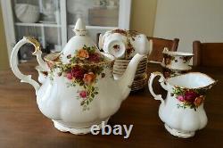 Royal Albert OLD COUNTRY ROSES 21 Piece Tea Set with Large Teapot