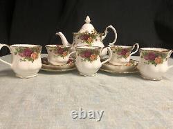 Royal Albert Old Country Roses 11 Piece Set Large Teapot Tea Cup Scalloped Mugs