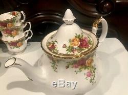 Royal Albert Old Country Roses 19 Pcs. Teapot Set