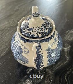 Staffordshire England Pallissy 1790 Avon Scenes Hand Engraved 2.5 Pint Teapot