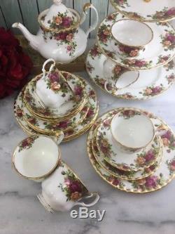 Tea Set for 4 Old Country Roses Royal Albert 27 Pc Lot Teapot Cake Stand Plates