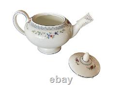 Teapot & Lid Rosedale R4665 by Wedgwood It is 6 1/2 tall and holds 4 cups