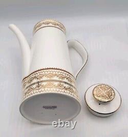 Vintage ElizabethannSwiss Cottage Fine Bone China Tea Pot & Cup/Saucer Set. EC