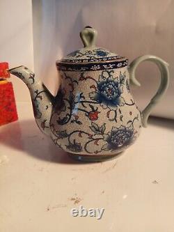 Vintage Tea Set Setting for 6- 21 pc with Original Hard Case