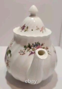 Vtg Aynsley Howard Sprays Teapot With 2 Teacups And Saucers Made in England