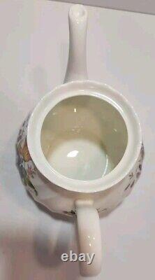 Vtg Aynsley Howard Sprays Teapot With 2 Teacups And Saucers Made in England