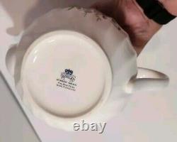 Vtg Aynsley Howard Sprays Teapot With 2 Teacups And Saucers Made in England