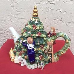 Waterford Holiday Heirlooms Trimming The Tree Teapot 1st Ed 2758/5000