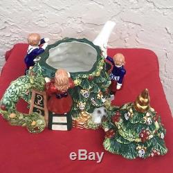 Waterford Holiday Heirlooms Trimming The Tree Teapot 1st Ed 2758/5000
