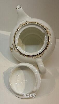 Wedgwood Cavendish R4680 Bone China Teapot 6 Cups & Saucers Creamer Sugar Bowl