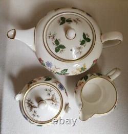 Wedgwood Charnwood English China Set Teapot (4 Cup), Creamer, Covered Sugar