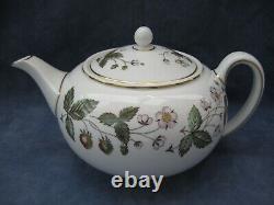 Wedgwood Strawberry Hill 23 piece Tea Set including Large Tea Pot First Quality